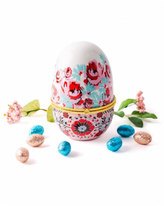 Big Comtesse du Barry porcelain Easter eggs Comtesse du Barry