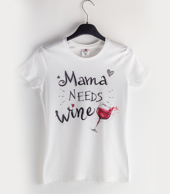 Тениска Mama Needs wine